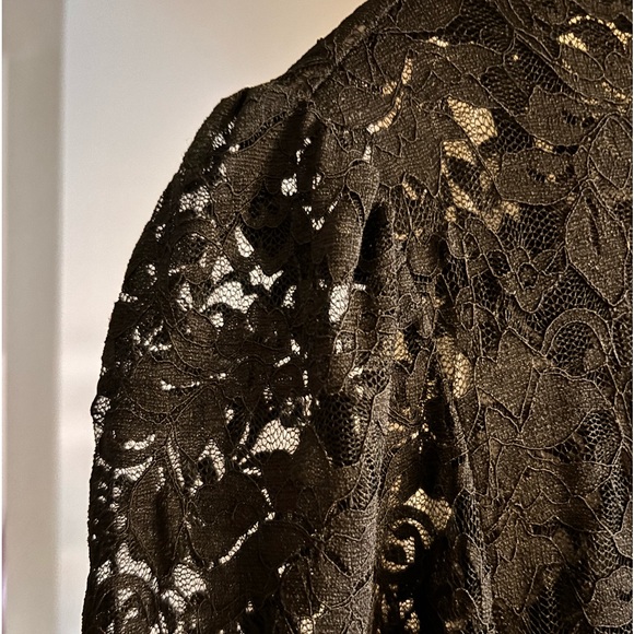 Lace mock neck top with camisole - Picture 4 of 6